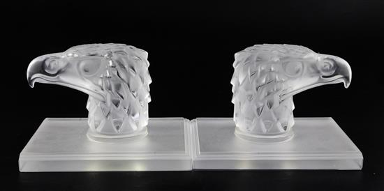 Serre-livres verre Têtes dAigles/ a pair of post ware Eagles head bookends by Lalique, introduced on 14/3/1928, No.11-808
